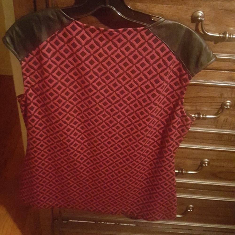 Top - Picture 2 of 2